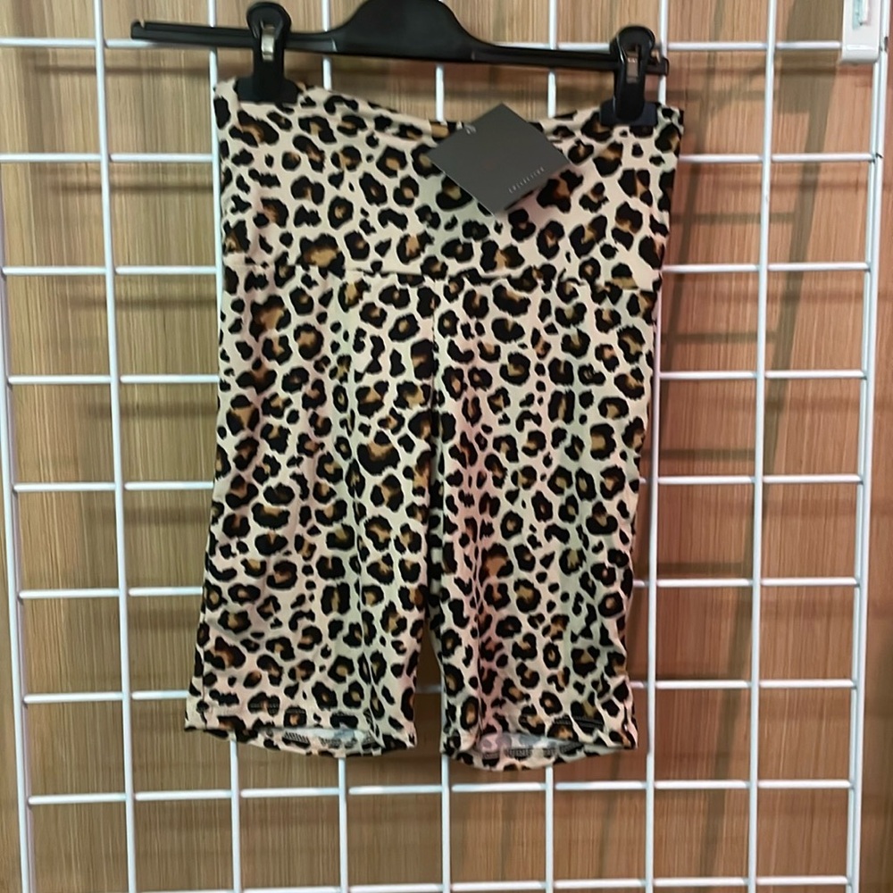 Le Lis leopard shorts in multiple sizes. Very soft and comfortable. NWT